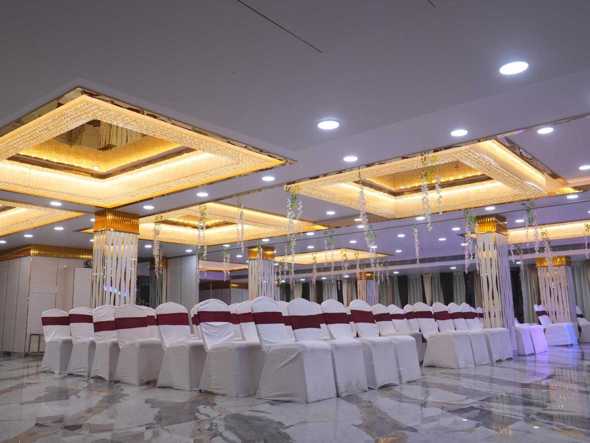 Saubhagya Inn By Kempinski Λάκναου Εξωτερικό φωτογραφία