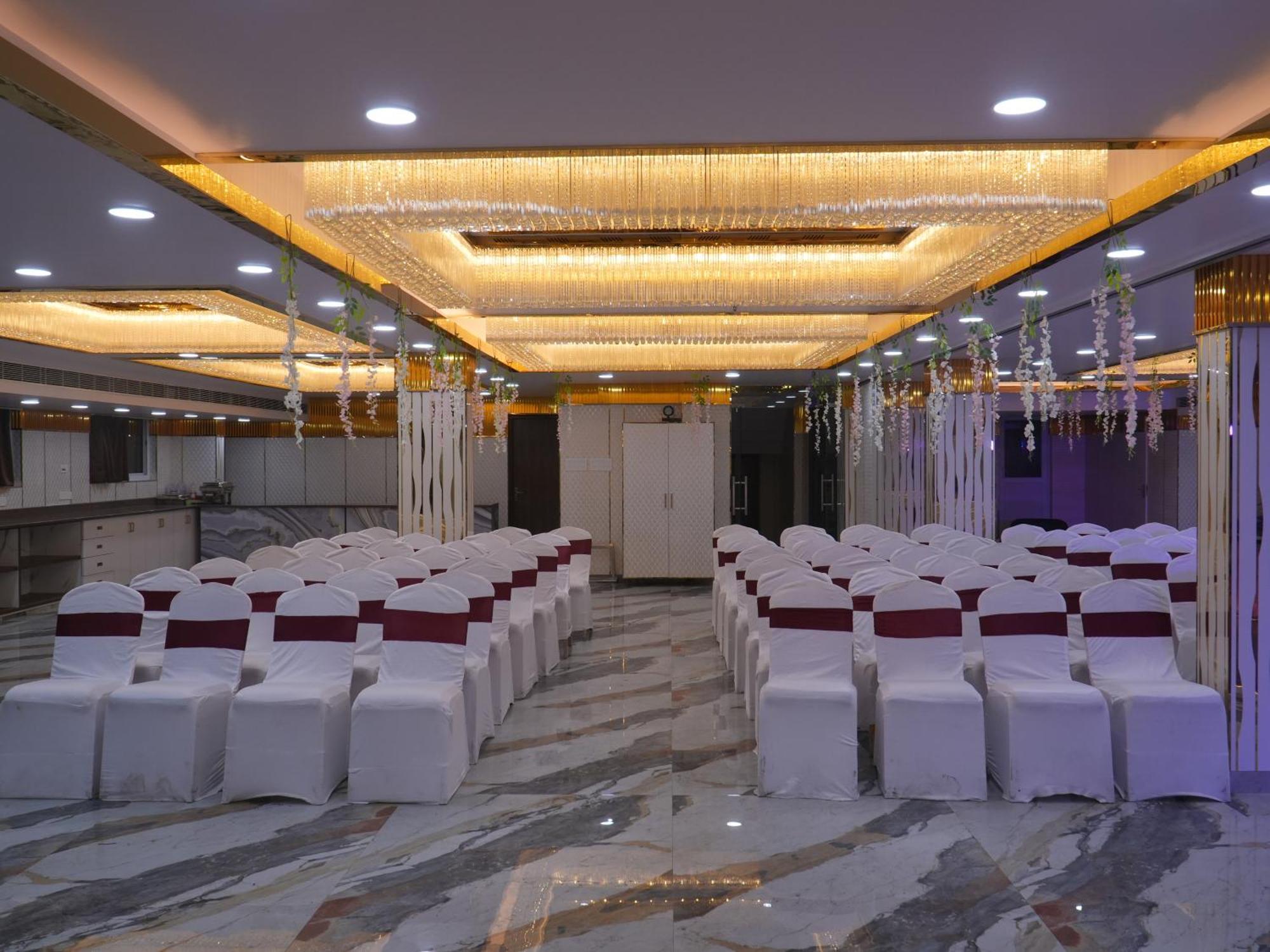 Saubhagya Inn By Kempinski Λάκναου Εξωτερικό φωτογραφία